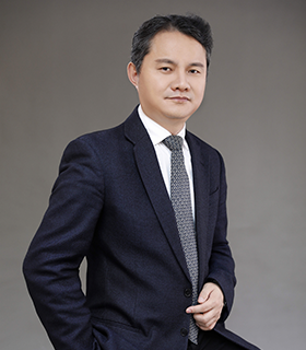 逸马集团董事长、中国连锁教父、中国连锁经营研究院院长、上海交大连锁研究所执行所长、广东省内蒙古商会会长、中国合作贸易企业协会连锁分会会长